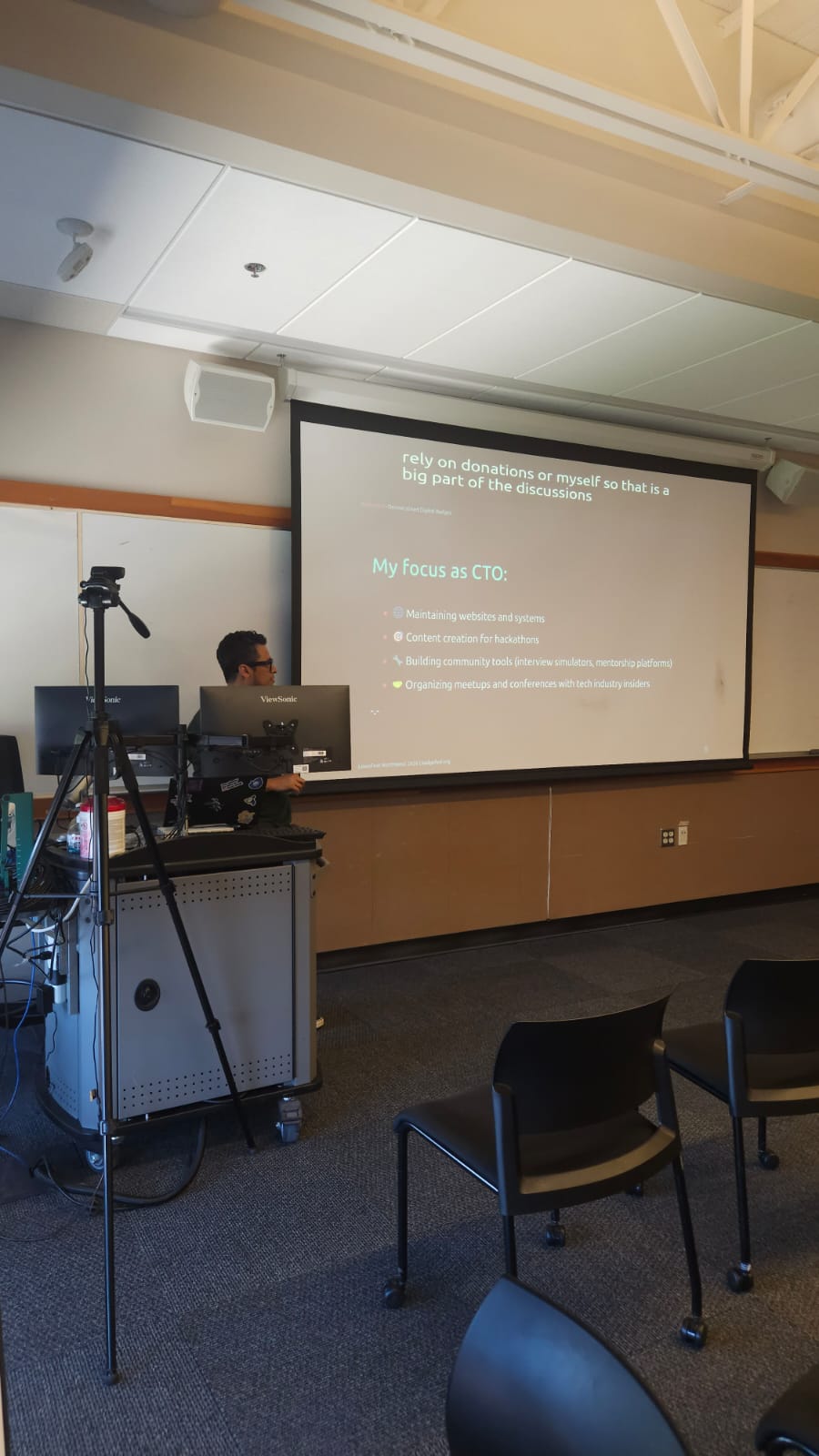 Presenting BadgeFed at LinuxFest Northwest