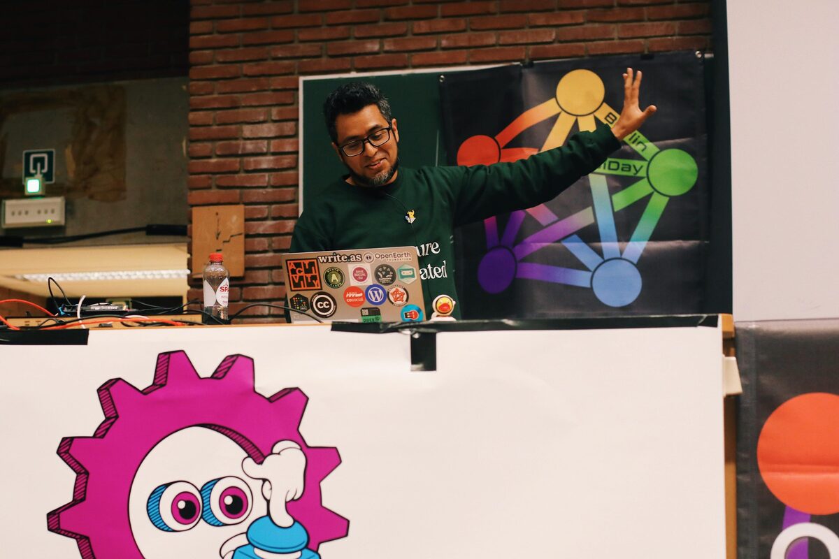 Maho speaking at FOSDEM